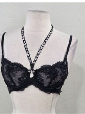 Victoria's Secret Designer  Colecion Rare Rare Piece Size 34 B . 34 C Like New